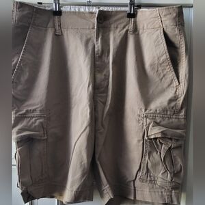 Old Navy Men's Cargo Shorts in Tan